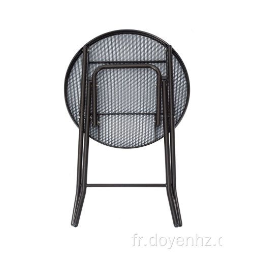 Table ronde en maille et chaises en maille